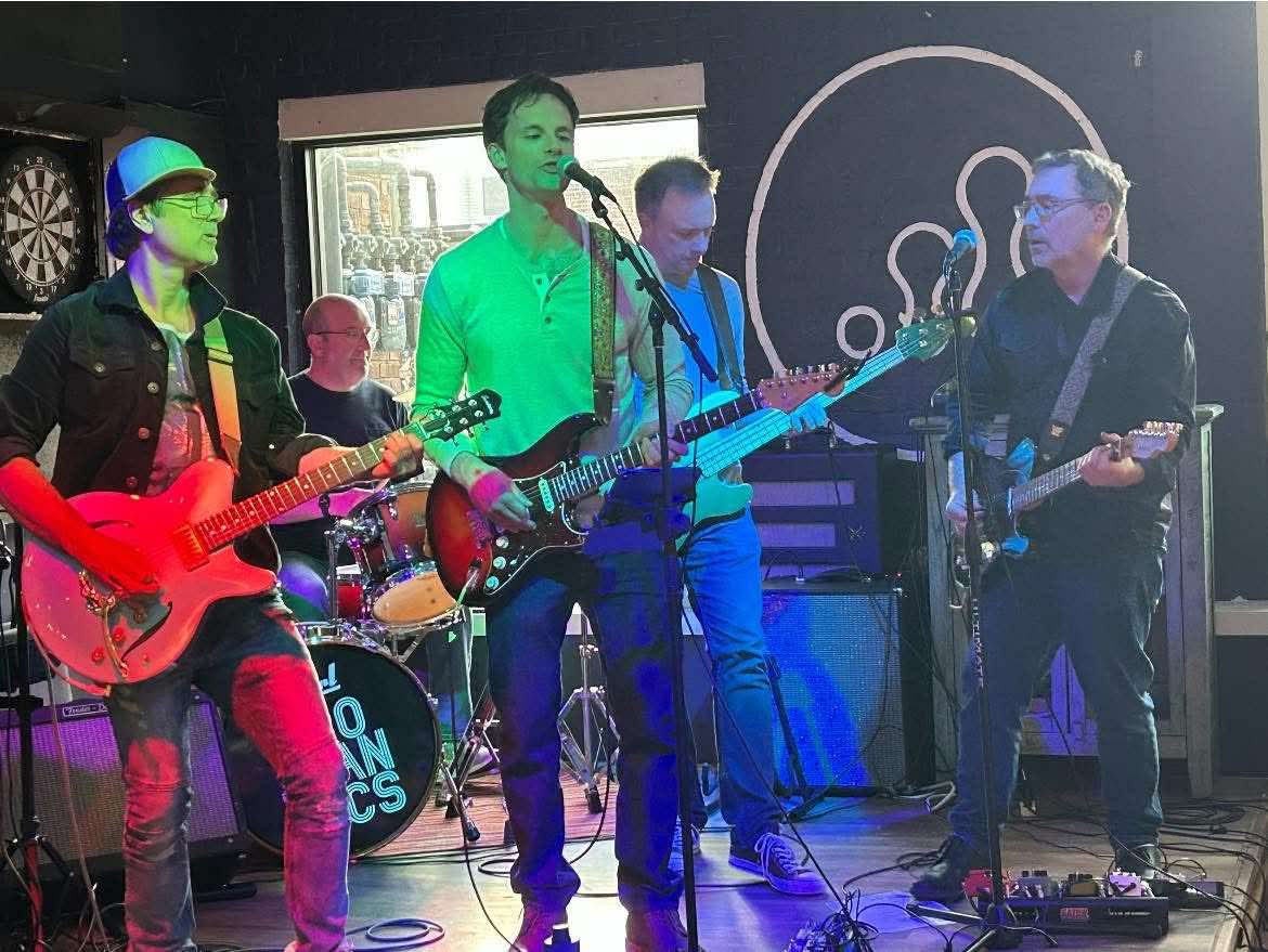 The Bromantics live performance